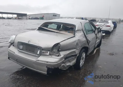 2008 Lincoln Town Car Signature Limited from USA, damaged, VIN 2LNHM82V08X640992